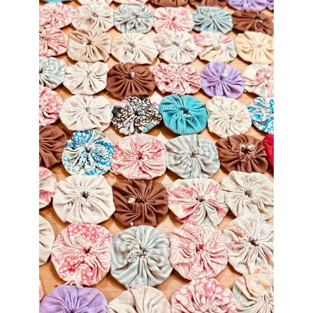 Antique Handmade Yo-Yo Table Topper Primitive Textile Panel Fabrics, doll quilt